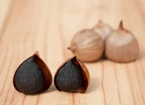 تصویر 4 از قیمت خرید سیر سیاه اصل + فروش ویژه